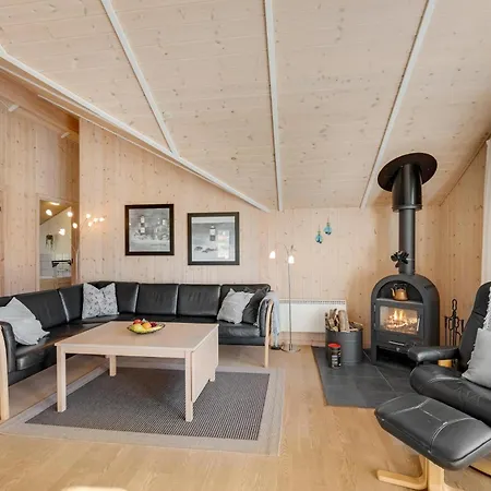 Semesterbostad Lovely With Sauna, And Covered Terrace *