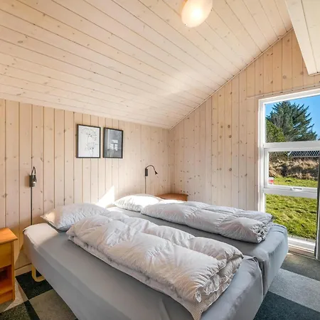 Semesterbostad Lovely With Sauna, And Covered Terrace